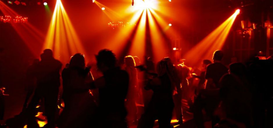 Hombre abre fuego en antro de Grecia Hombre abre fuego en antro de Grecia