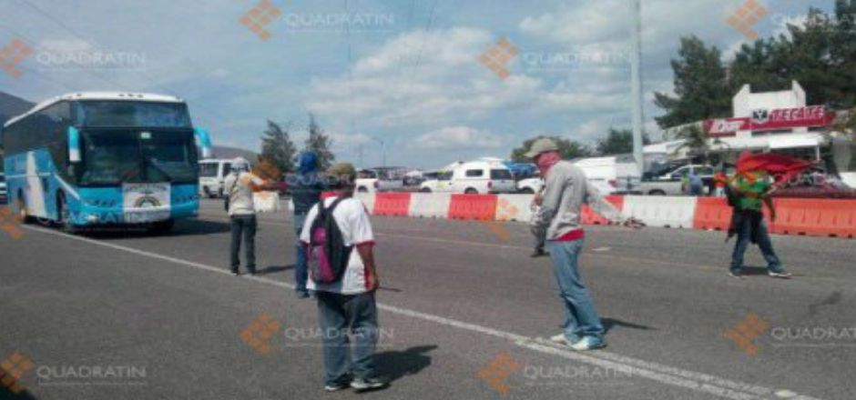 Atropellan a manifestante en caseta de Autopista del Sol
