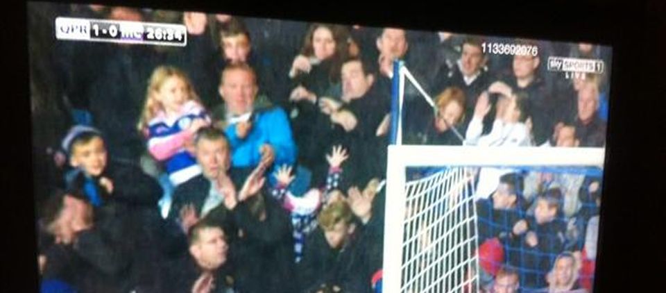 Balonazo de Touré a una niña Balonazo de Touré a una niña