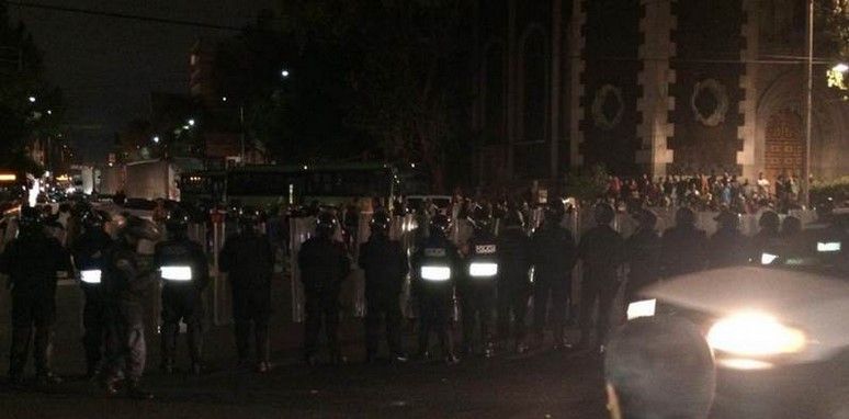 Vecinos de la Escandón bloquean Benjamín Franklin