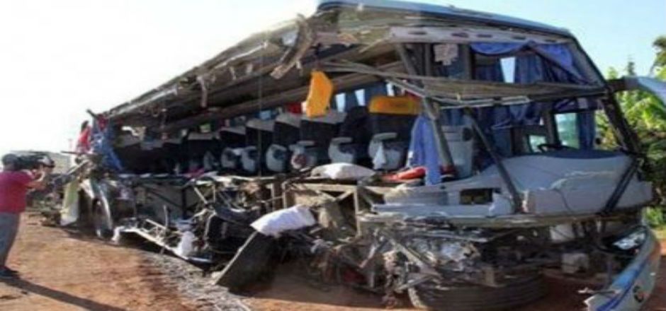 Siete muertos al caer autobús de puente en Brasil Siete muertos al caer autobús de puente en Brasil