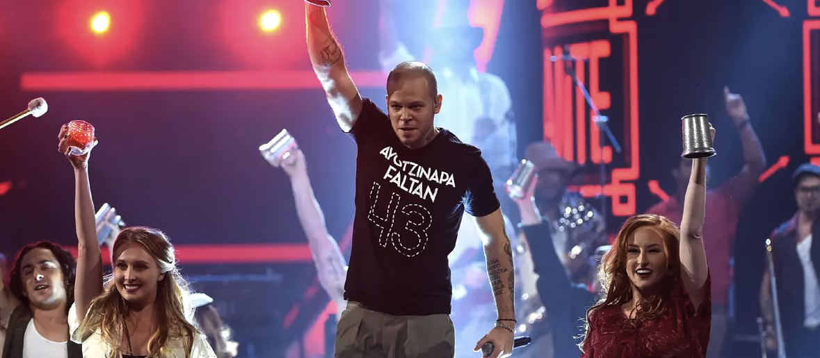 Calle 13 denunciará por plagiar playeras de Ayotzinapa Calle 13 denunciará por plagiar playeras de Ayotzinapa