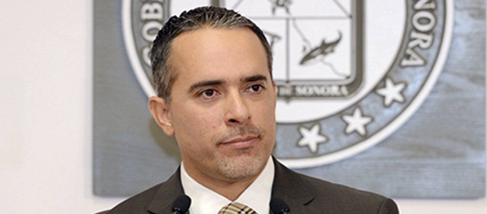 Consignados por extorsión tres funcionarios de Sonora