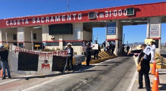 Toman casetas en Chihuahua por Ayotzinapa Toman casetas en Chihuahua por Ayotzinapa