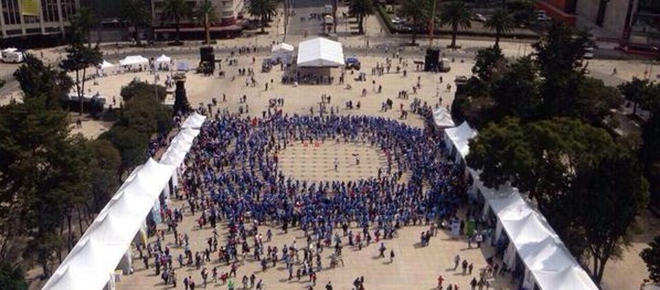 Forman círculo de 3 mil personas contra diabetes