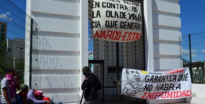 Exigen pena de muerte a asesinos de normalistas en Iguala Exigen pena de muerte a asesinos de normalistas en Iguala