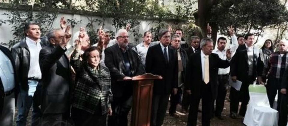 Propone Corriente Democrática redactar nueva Constitución