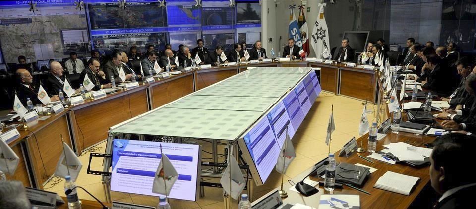 Se prepara cuarto de crisis en Los Pinos