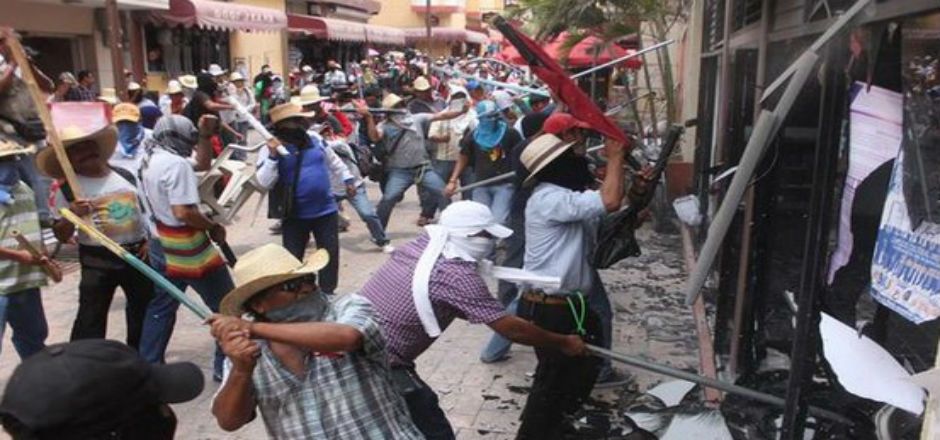 CNTE causa destrozos en SNTE de Chilpancingo CNTE causa destrozos en SNTE de Chilpancingo