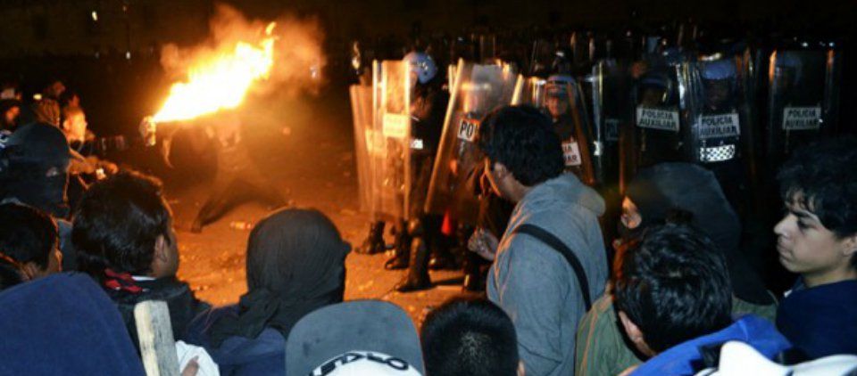 Niegan fianza a 11 detenidos en el Zócalo Niegan fianza a 11 detenidos en el Zócalo