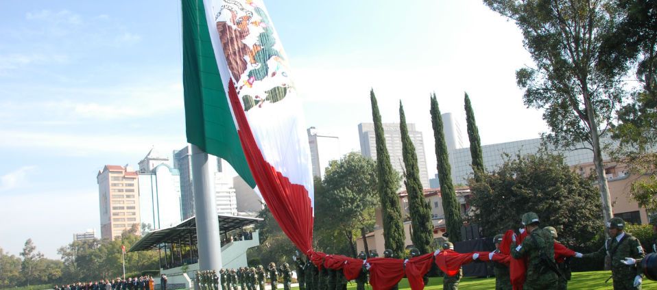 Comienza mes de noviembre con izamiento de Bandera