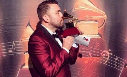 Dedica Banda El Recodo Grammy a integrante asesinado