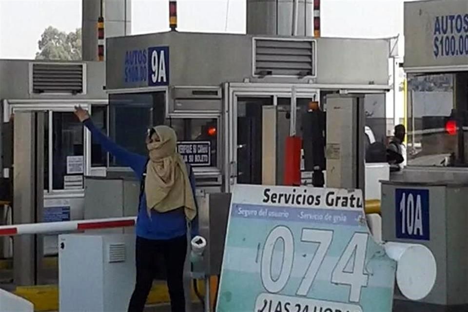 Encapuchados impiden cobro en casetas a Cuernavaca y Puebla