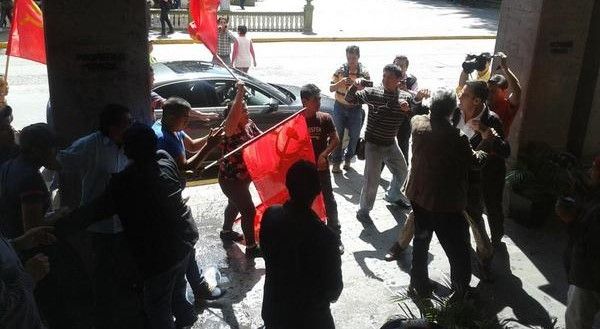 Jóvenes agreden a Encinas en Veracruz