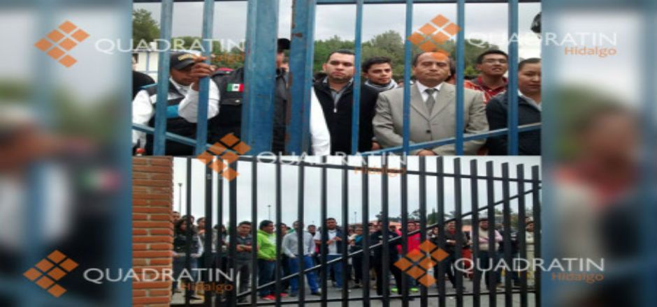 Encierran a estudiantes de Hidalgo para evitar que se manifiesten por Ayotzinapa