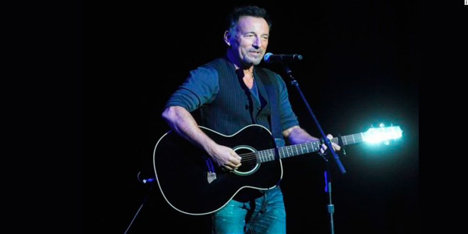 Springsteen subasta sus guitarras y una cena con él