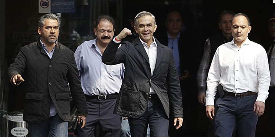 Sale Miguel Ángel Mancera del hospital Sale Miguel Ángel Mancera del hospital