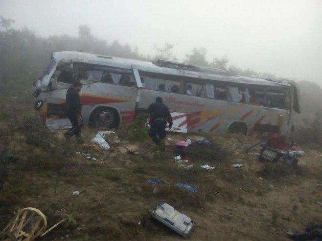Al menos ocho muertos por accidente de autobús en Oaxaca Al menos ocho muertos por accidente de autobús en Oaxaca