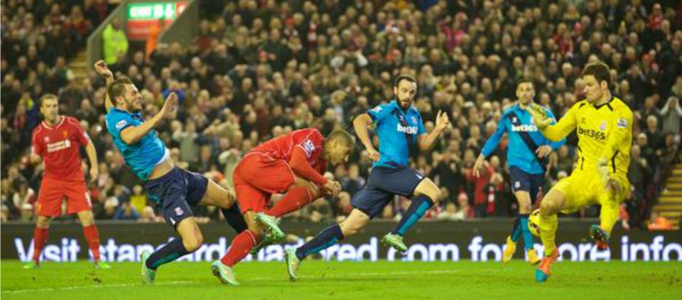 Liverpool gana un mes después