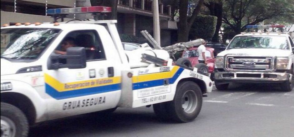 Retiran autos mal estacionados y franeleros de Polanco Retiran autos mal estacionados y franeleros de Polanco