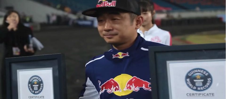 Rompe chino récord mundial de estacionado más ajustado Rompe chino récord mundial de estacionado más ajustado