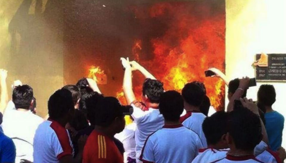 Queman palacio municipal en Campeche