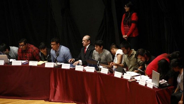 Reconocen estudiantes a Fern&aacute;ndez Fassnacht como director del IPN