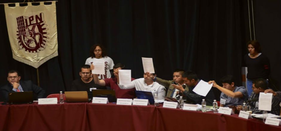 Estudiantes del IPN rompen diálogo con la SEP Estudiantes del IPN rompen diálogo con la SEP