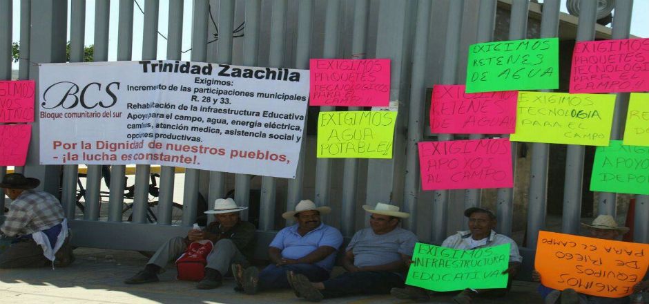 Toman campesinos Ciudad Judicial en Oaxaca