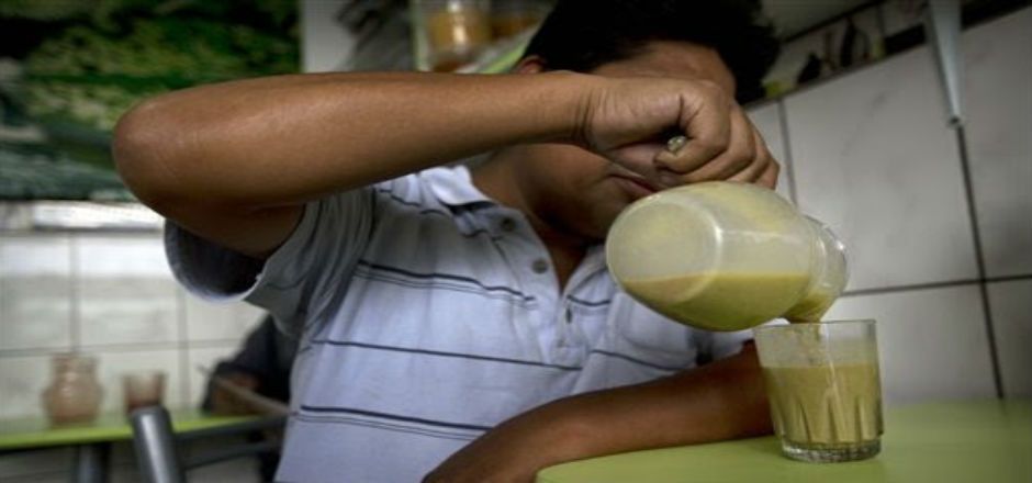 Peruanos atribuyen fines curativos al jugo de rana Peruanos atribuyen fines curativos al jugo de rana