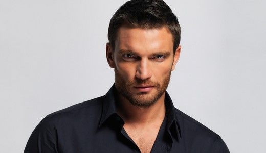 Critica actor Julián Gil a Pedro Fernández Critica actor Julián Gil a Pedro Fernández