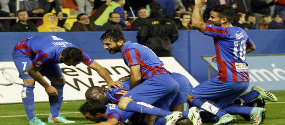 Pierde el Valencia su clásico y se aleja de la cima