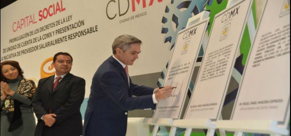 Mancera promulga ley para desvincular salario mínimo