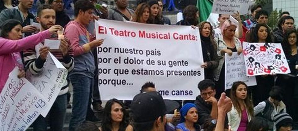 Se manifiestan actores en el Ángel por caso Ayotzinapa