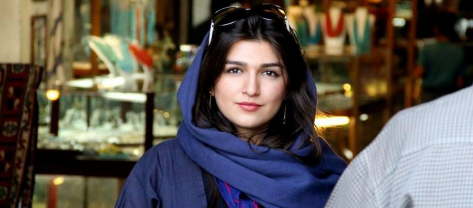 Detienen a mujer iraní por asistir a juego de voleibol masculino Detienen a mujer iraní por asistir a juego de voleibol masculino