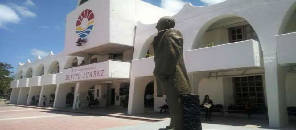 Cabildo de Cancún guarda minuto de silencio por “Chespirito”