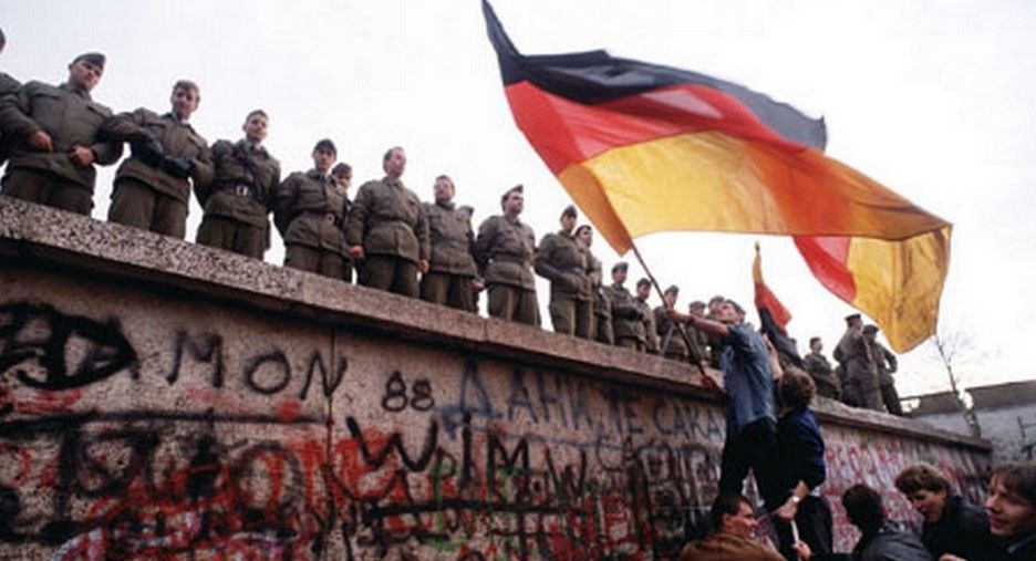 Se cumplen 28 años de la caída del Muro de Berlín - muro_de_berlin_1989_mirror1
