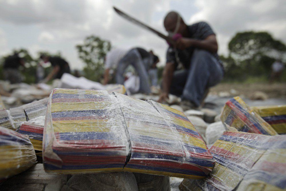 Narco, guerrilla y bandas en 62 municipios de Guerrero Narco, guerrilla y bandas en 62 municipios de Guerrero