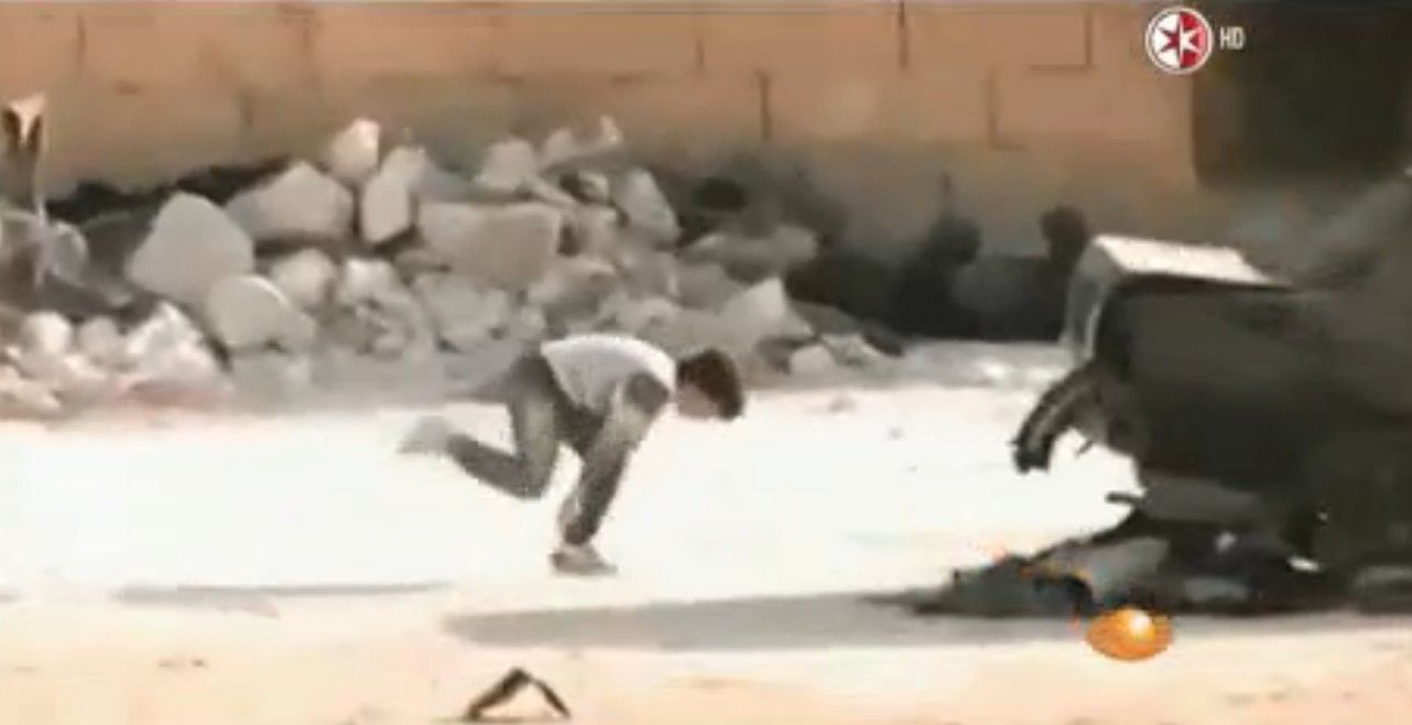 Niño sirio se convierte en héroe Niño sirio se convierte en héroe