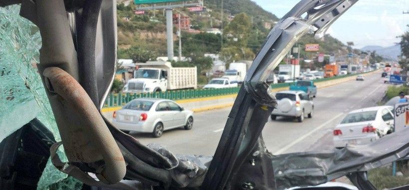 Accidente carretero deja 9 normalistas heridos Accidente carretero deja 9 normalistas heridos