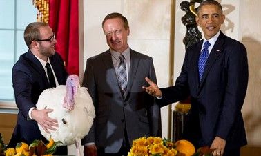 Obama perdona a 2 pavos por el Día de Acción de Gracias Obama perdona a 2 pavos por el Día de Acción de Gracias