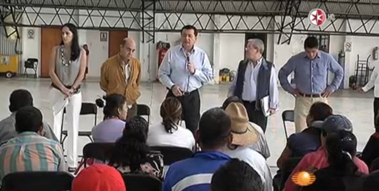 Osorio Chong y Murillo Karam se reúnen con padres de normalistas Osorio Chong y Murillo Karam se reúnen con padres de normalistas