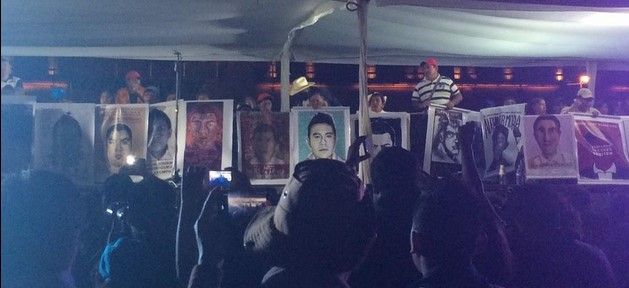 No nos interesan las detenciones, queremos a nuestros hijos: padres de normalistas