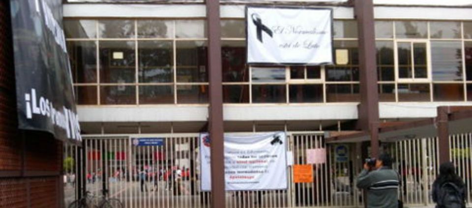 Normalistas de Veracruz inician paro de 72 horas por caso Iguala