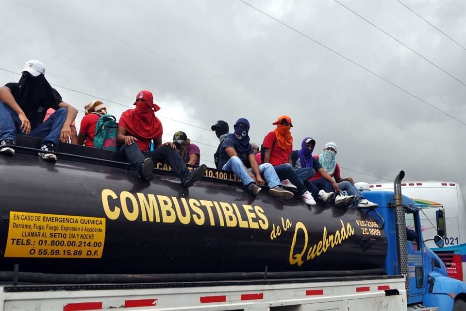 Encapuchados roban pipa en Guerrero