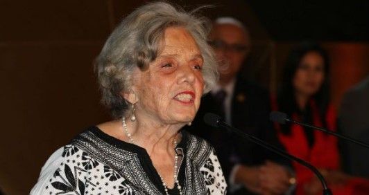 Otorgan premio honorífico de periodismo a Elena Poniatowska Otorgan premio honorífico de periodismo a Elena Poniatowska