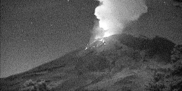 Popocatépetl lanza material incandescente