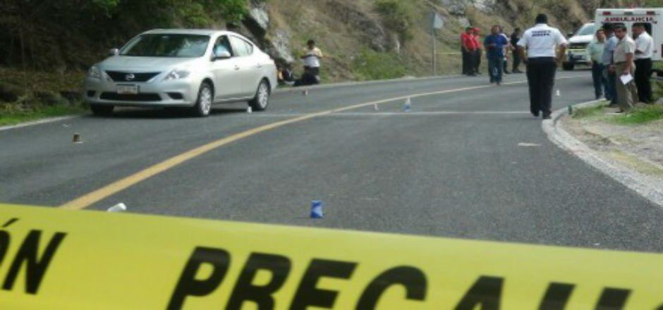 Aparecen 11 cuerpos en carretera de Guerrero Aparecen 11 cuerpos en carretera de Guerrero