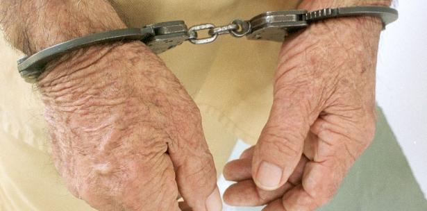 Entrega DF tarjetas de pensión a reclusos mayores