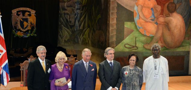 El príncipe Carlos visita “La creación” de Diego Rivera El príncipe Carlos visita “La creación” de Diego Rivera